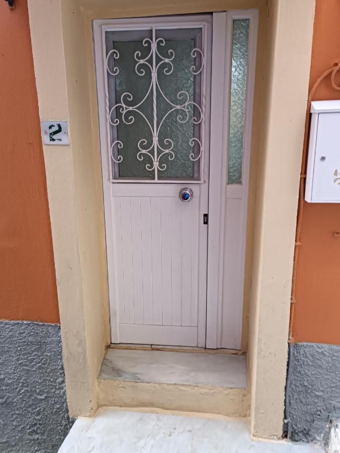 Two-Storey Maisonette Next To The Port Mantouki Luaran gambar
